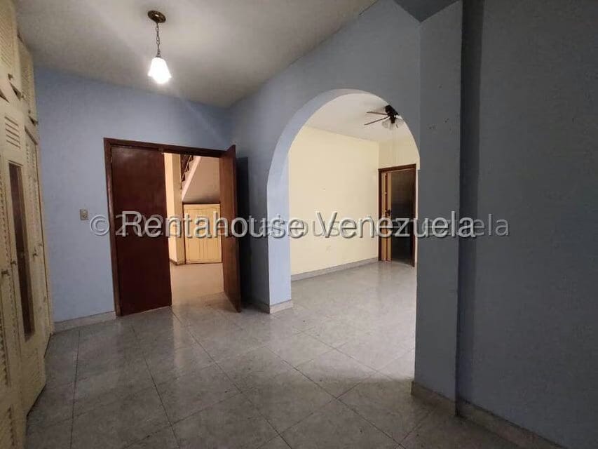 Comercial (Local Comercial) en Alquiler en Zona Este, Lara - 23