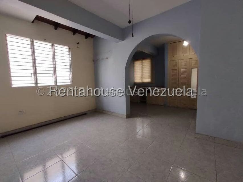 Comercial (Local Comercial) en Alquiler en Zona Este, Lara - 24