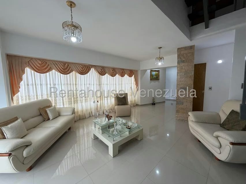 Apartamento (Penthouse) en Venta en Solar del Hatillo, Distrito Metropolitano - 3