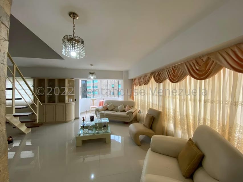 Apartamento (Penthouse) en Venta en Solar del Hatillo, Distrito Metropolitano - 5