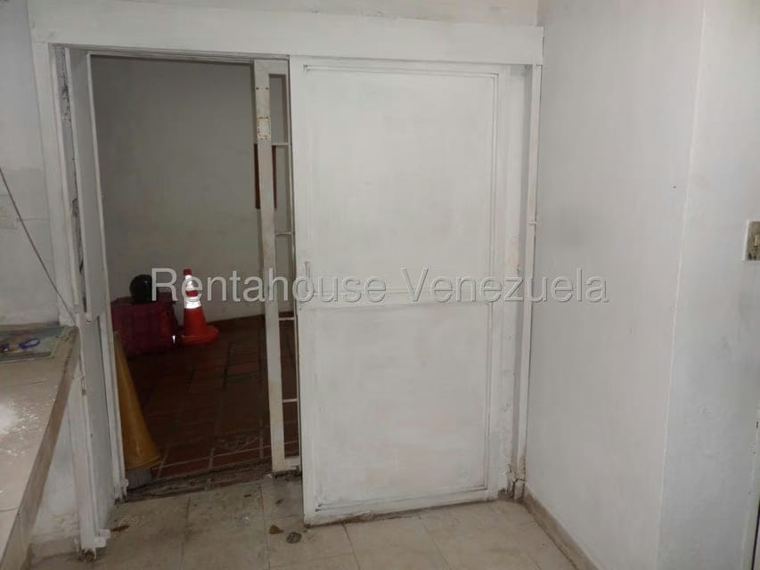 Comercial (Local Comercial) en Alquiler en Santa Monica, Distrito Metropolitano - 11