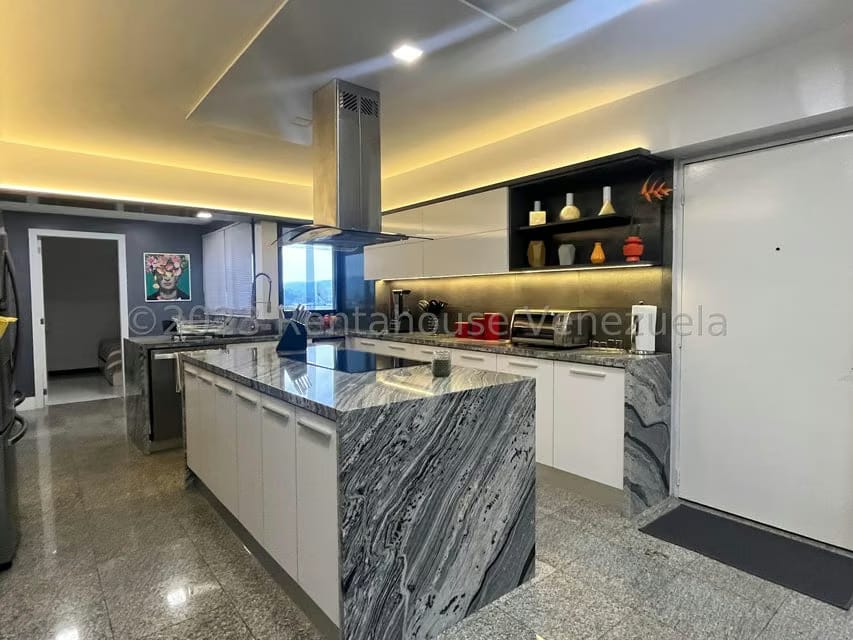 Apartamento (Duplex) en Venta en Los Palos Grandes, Distrito Metropolitano - 12