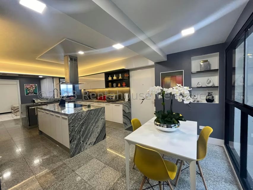 Apartamento (Duplex) en Venta en Los Palos Grandes, Distrito Metropolitano - 14