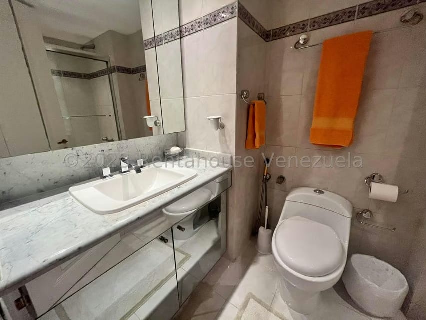 Apartamento (Duplex) en Venta en Los Palos Grandes, Distrito Metropolitano - 20
