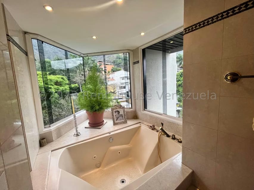 Apartamento (Duplex) en Venta en Los Palos Grandes, Distrito Metropolitano - 27