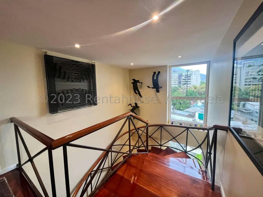 Apartamento (Duplex) en Venta en Los Palos Grandes, Distrito Metropolitano - 31