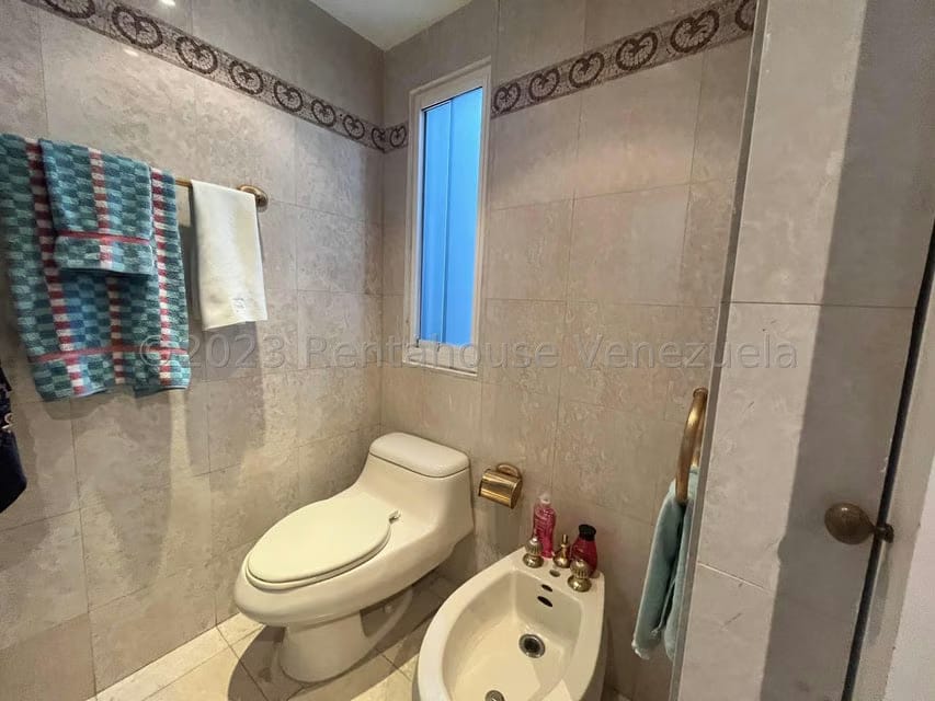 Apartamento (Duplex) en Venta en Los Palos Grandes, Distrito Metropolitano - 46