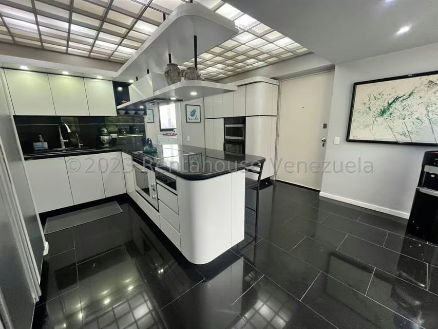 Apartamento (Duplex) en Venta en Los Palos Grandes, Distrito Metropolitano - 54