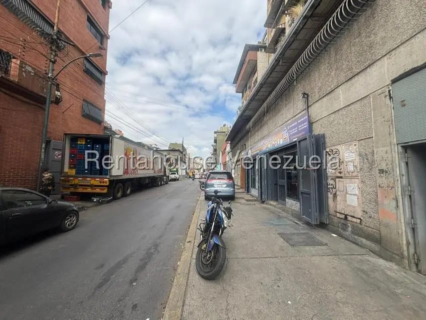Comercial (Local Comercial) en Alquiler en Parroquia Santa Teresa, Distrito Metropolitano - 2