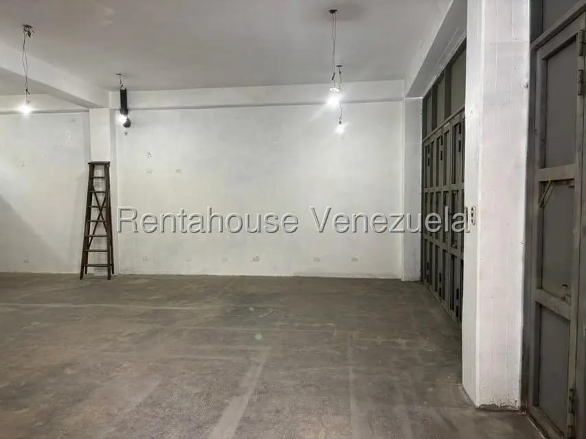 Comercial (Local Comercial) en Alquiler en Parroquia Santa Teresa, Distrito Metropolitano - 9