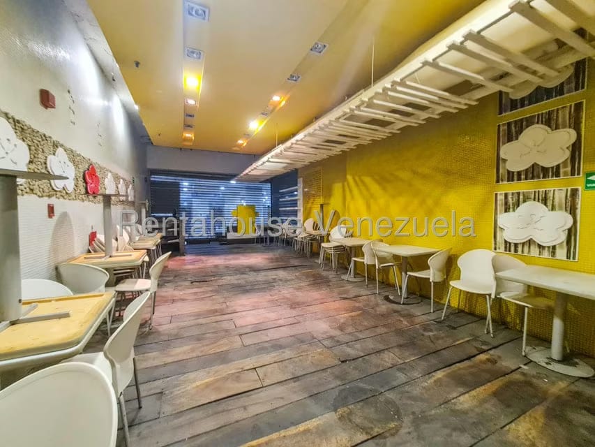 Comercial (Local Comercial) en Alquiler en Los Dos Caminos, Distrito Metropolitano - 4