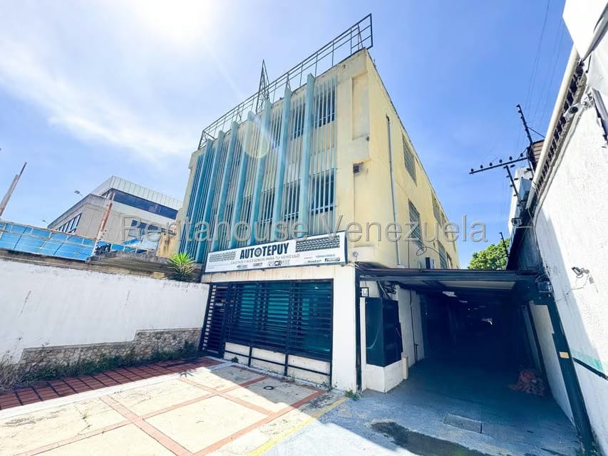 Comercial (Edificio) en Venta en La Urbina, Distrito Metropolitano - 4