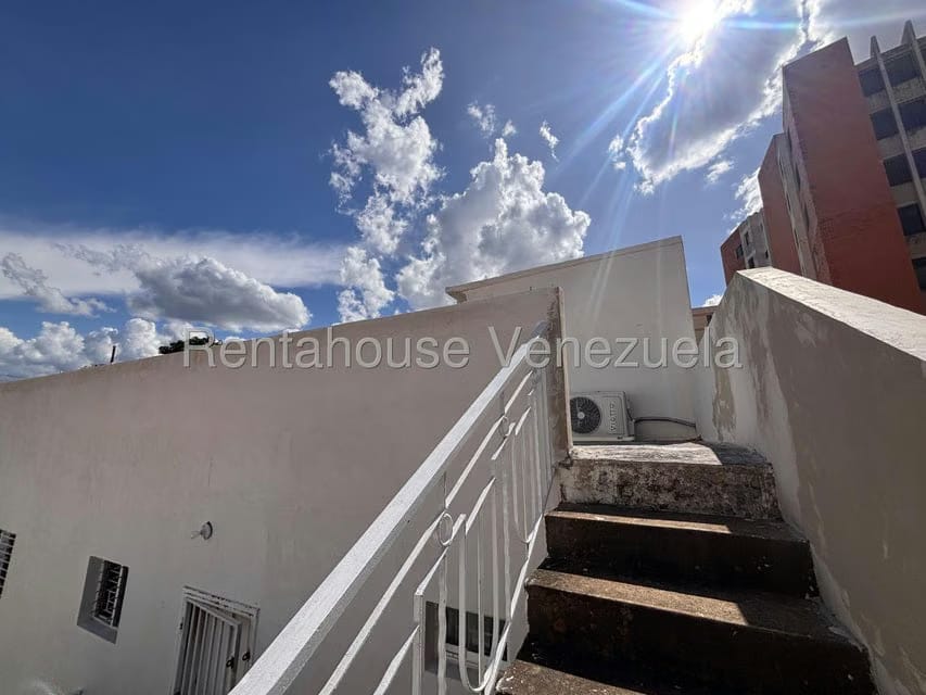 Casa (Multipes Niveles) en Alquiler en Zona Este, Lara - 27