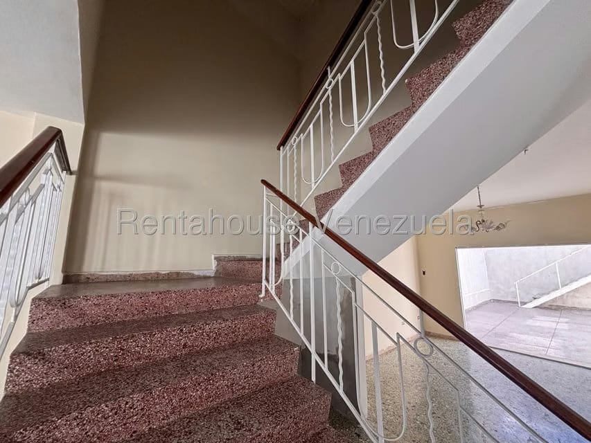 Casa (Multipes Niveles) en Alquiler en Zona Este, Lara - 6
