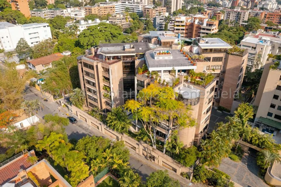 Apartamento (1 Nivel) en Venta en Los Palos Grandes, Distrito Metropolitano - 2