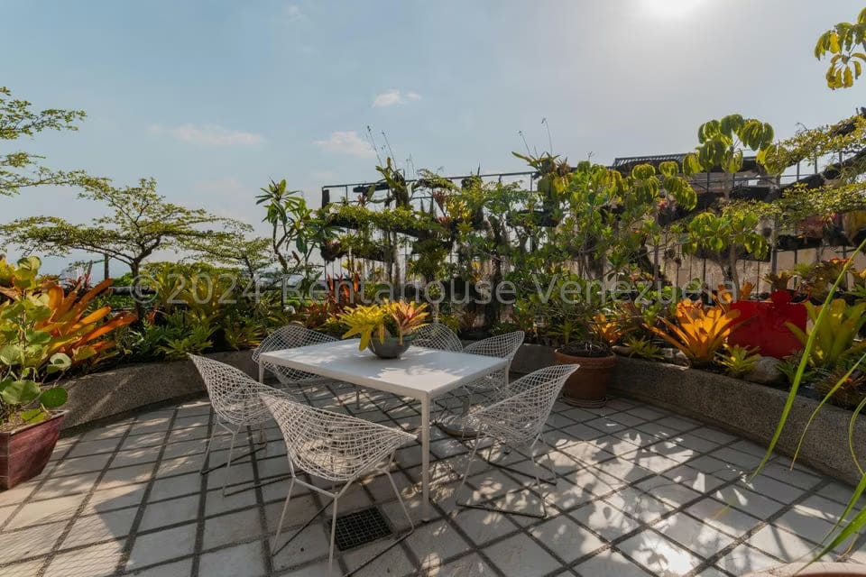 Apartamento (1 Nivel) en Venta en Los Palos Grandes, Distrito Metropolitano - 48