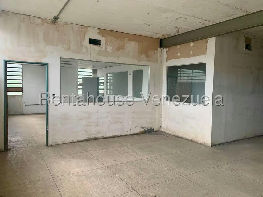 Comercial (Galpon - Deposito) en Alquiler en El Valle, Distrito Metropolitano - 3