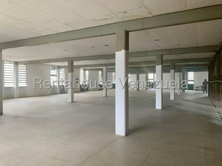 Comercial (Galpon - Deposito) en Alquiler en El Valle, Distrito Metropolitano - 5