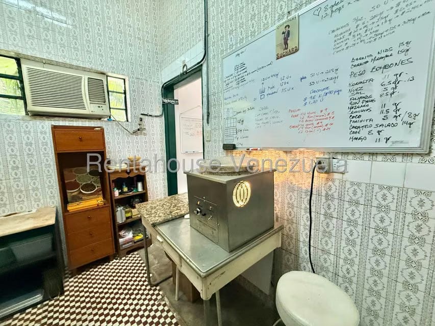 Comercial (Local Comercial) en Alquiler en Los Chorros, Distrito Metropolitano - 11