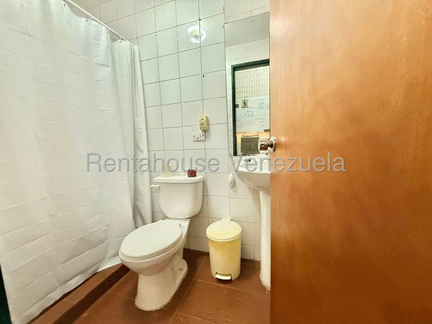 Comercial (Local Comercial) en Alquiler en Los Chorros, Distrito Metropolitano - 13
