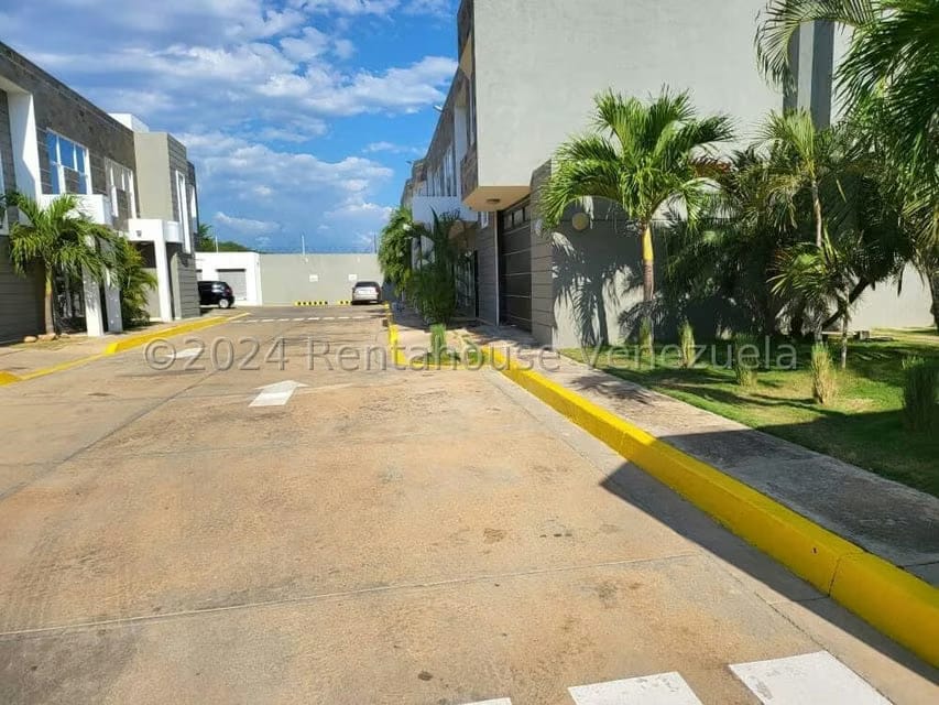 Townhouse (1 Nivel) en Alquiler en Bermudez, Zulia - 17