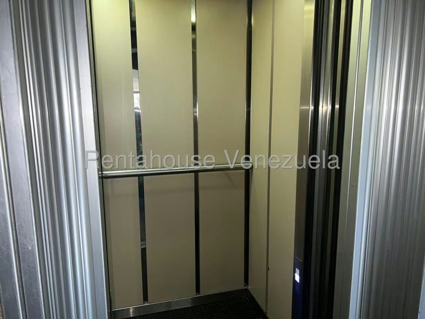 Apartamento (1 Nivel) en Venta en Santa Monica, Distrito Metropolitano - 27