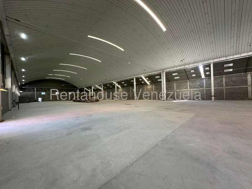 Comercial (Galpon - Deposito) en Venta en Zona Industrial 2, Lara - 2