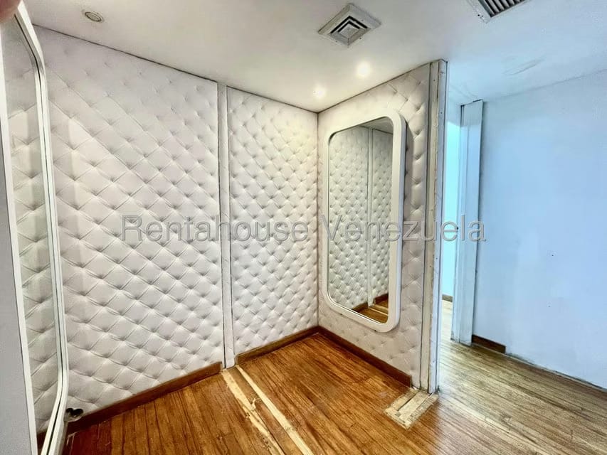 Comercial (Local Comercial) en Alquiler en La Castellana, Distrito Metropolitano - 6