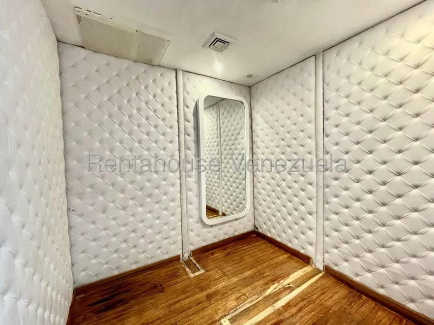 Comercial (Local Comercial) en Alquiler en La Castellana, Distrito Metropolitano - 7