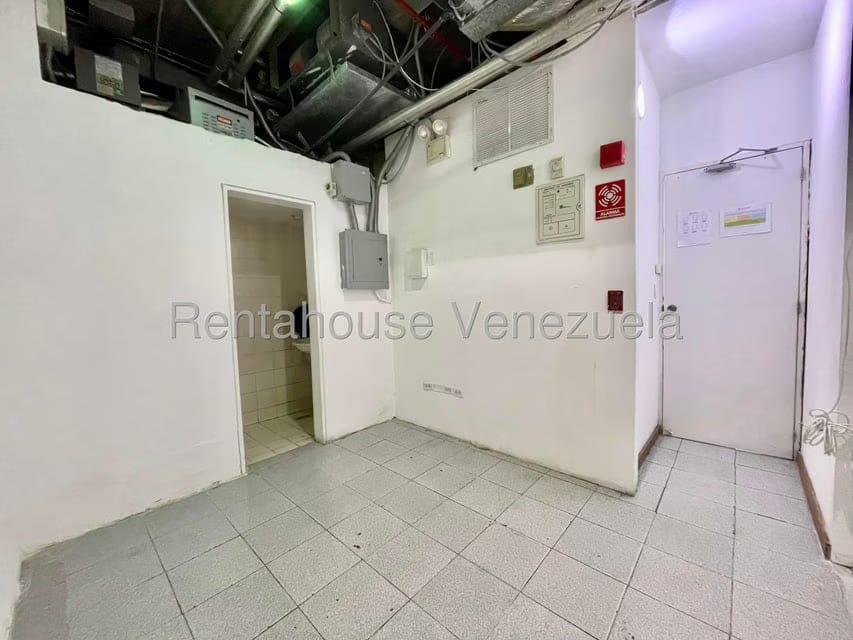 Comercial (Local Comercial) en Alquiler en La Castellana, Distrito Metropolitano - 8