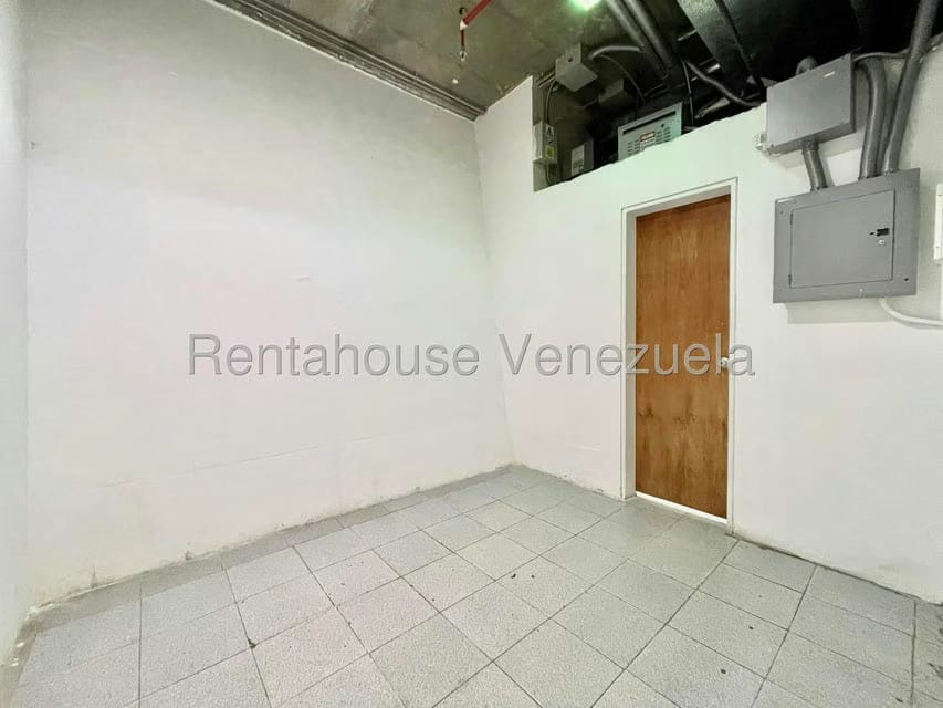 Comercial (Local Comercial) en Alquiler en La Castellana, Distrito Metropolitano - 9