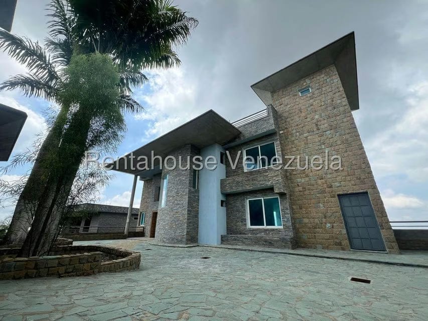 Casa (Multipes Niveles) en Venta en Parque el Retiro, Miranda