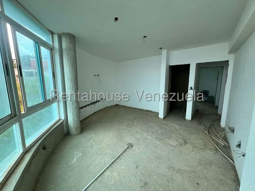 Casa (Multipes Niveles) en Venta en Parque el Retiro, Miranda - 13