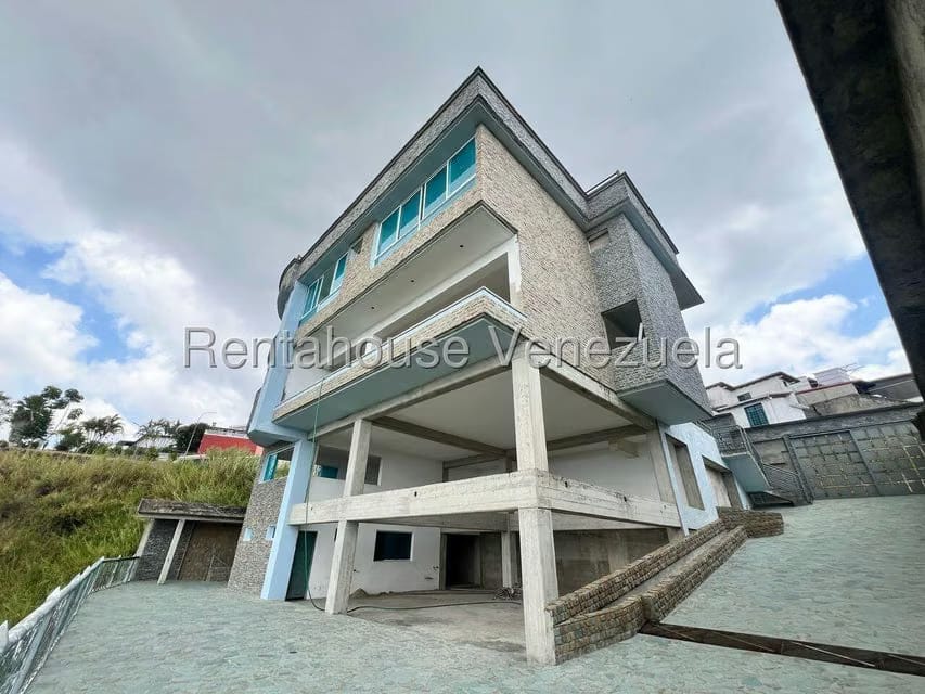 Casa (Multipes Niveles) en Venta en Parque el Retiro, Miranda - 23