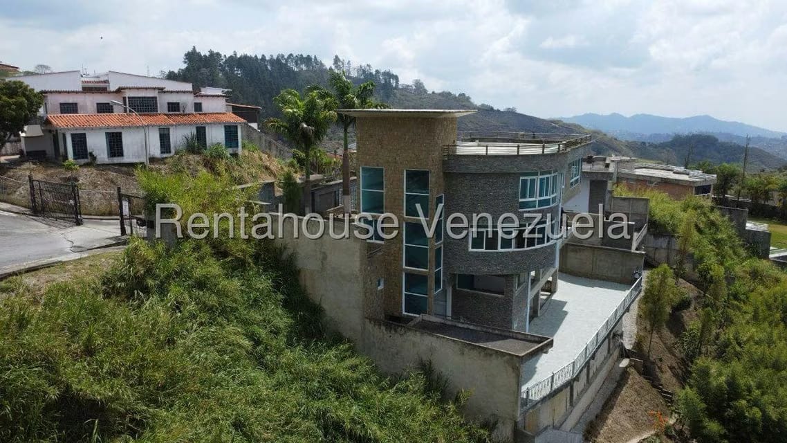 Casa (Multipes Niveles) en Venta en Parque el Retiro, Miranda - 29