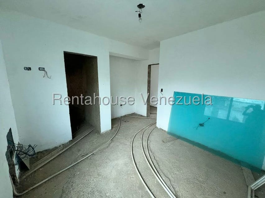 Casa (Multipes Niveles) en Venta en Parque el Retiro, Miranda - 8