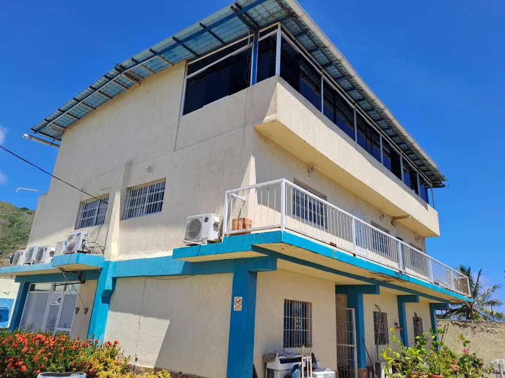 OPORTUNIDAD DE INVERSION APARTHOTEL PLAYA EL AGUA - 2