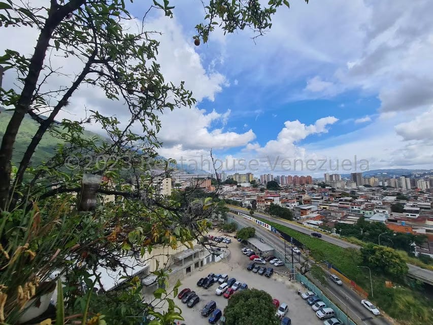 Apartamento (Duplex) en Venta en San Bernardino, Distrito Metropolitano - 12