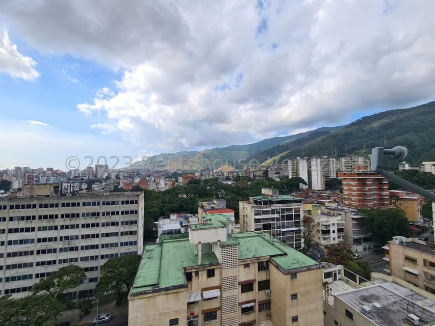 Apartamento (Duplex) en Venta en San Bernardino, Distrito Metropolitano - 13