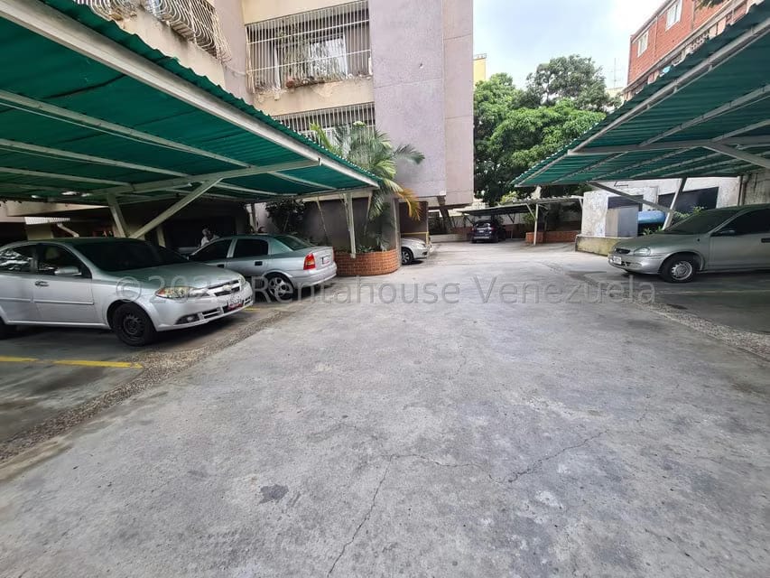 Apartamento (Duplex) en Venta en San Bernardino, Distrito Metropolitano - 34