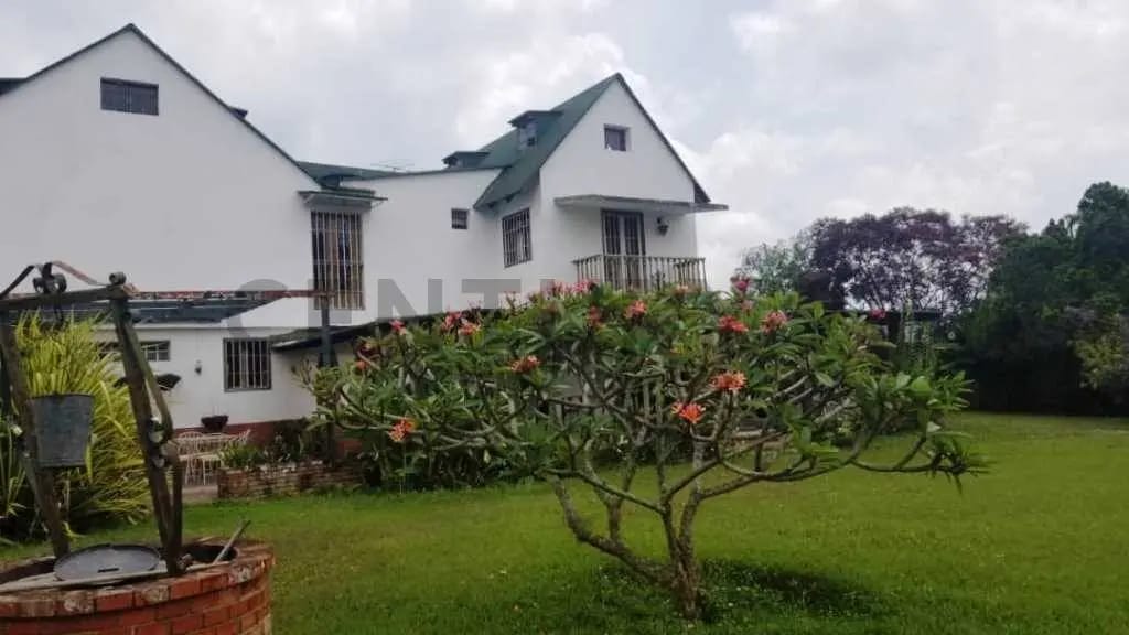 Excelente Casa Estilo Aleman, hermosa vista al Avila