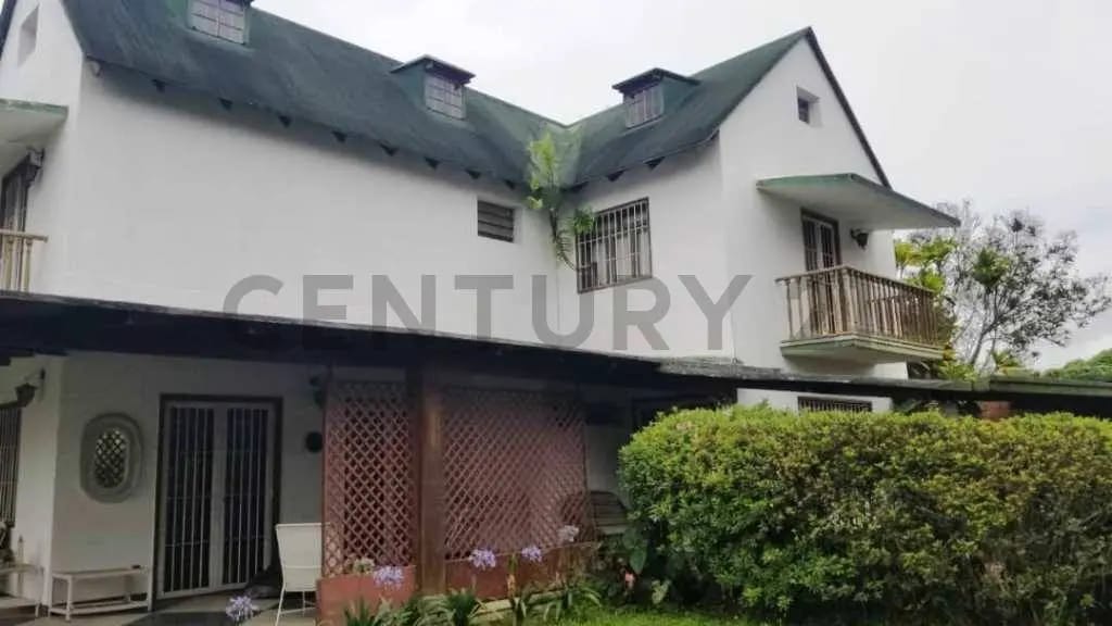 Excelente Casa Estilo Aleman, hermosa vista al Avila - 2