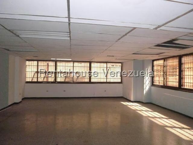 Comercial (Oficina) en Alquiler en La Urbina, Distrito Metropolitano - 2