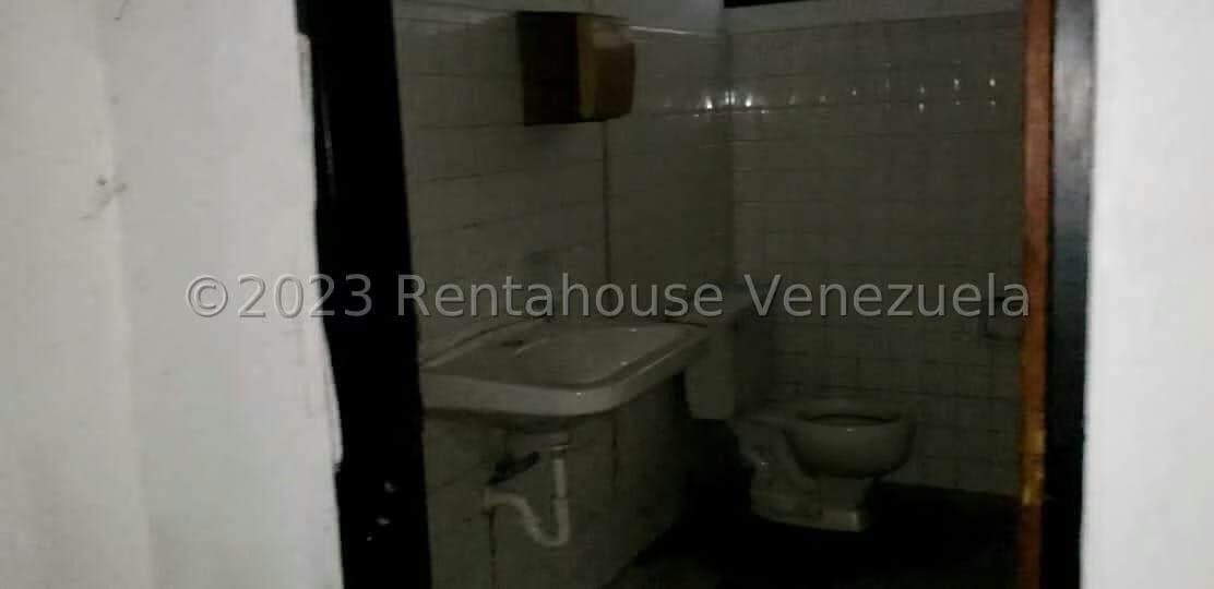 Comercial (Local Comercial) en Venta en Parroquia Catedral, Distrito Metropolitano - 11