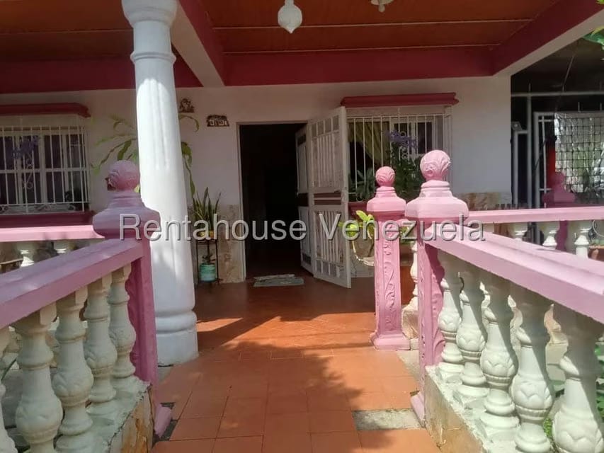 Casa (Contemporaneo) en Venta en Las Malvinas, Trujillo - 2