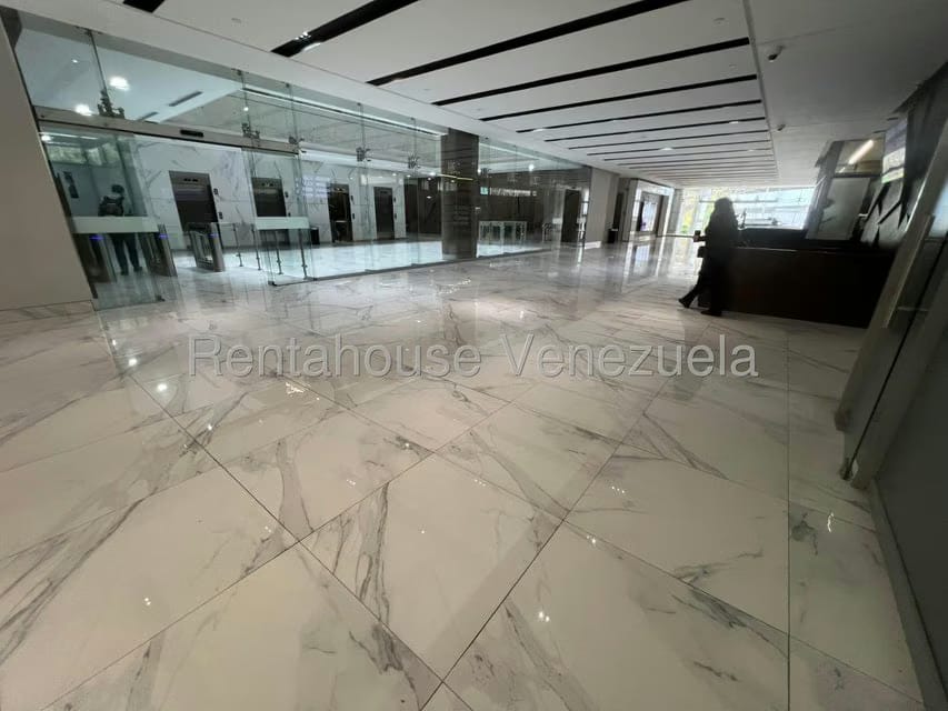 Comercial (Oficina) en Alquiler en Cerro Verde, Distrito Metropolitano - 15