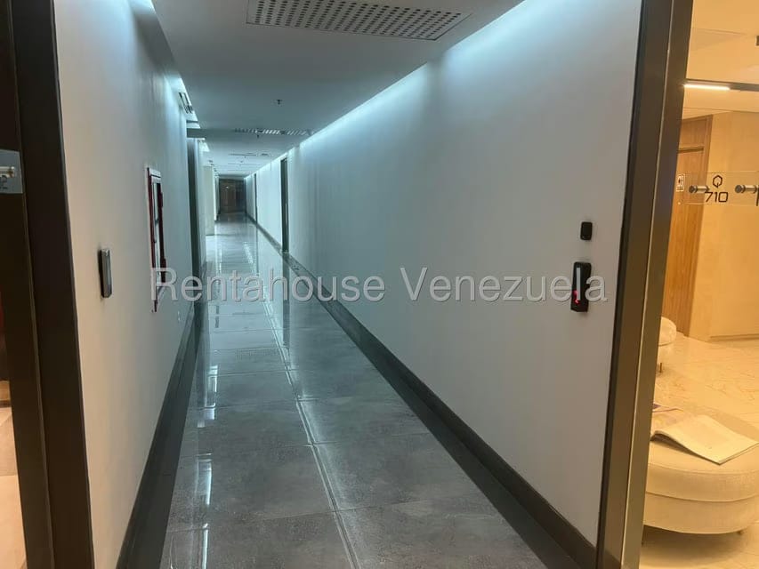 Comercial (Oficina) en Alquiler en Cerro Verde, Distrito Metropolitano - 4