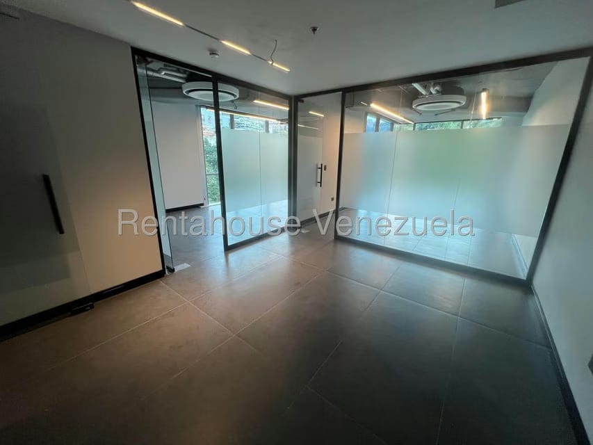 Comercial (Oficina) en Alquiler en Cerro Verde, Distrito Metropolitano - 5