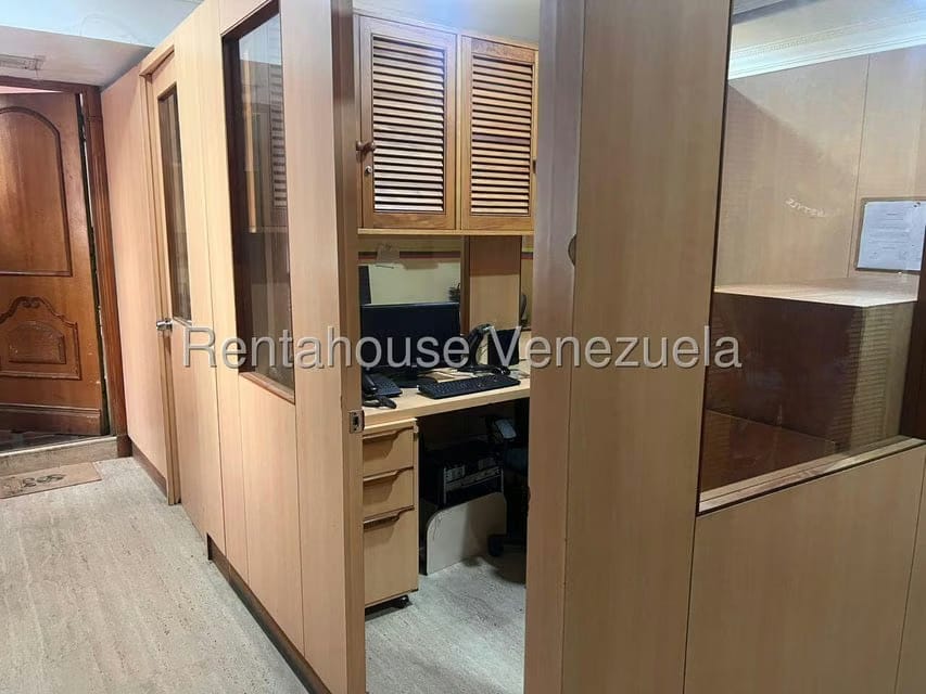 Comercial (Oficina) en Alquiler en Los Palos Grandes, Distrito Metropolitano - 2