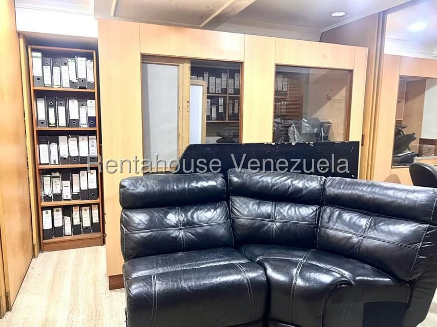Comercial (Oficina) en Alquiler en Los Palos Grandes, Distrito Metropolitano - 11